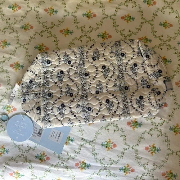 NWT Hill House The Quilted Cosmetic Bag - Blue Vine Stripe Pouch Floral White - Picture 3 of 5